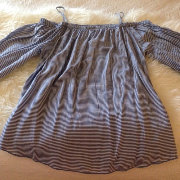 Off shoulder striped top - Picture 4 of 4